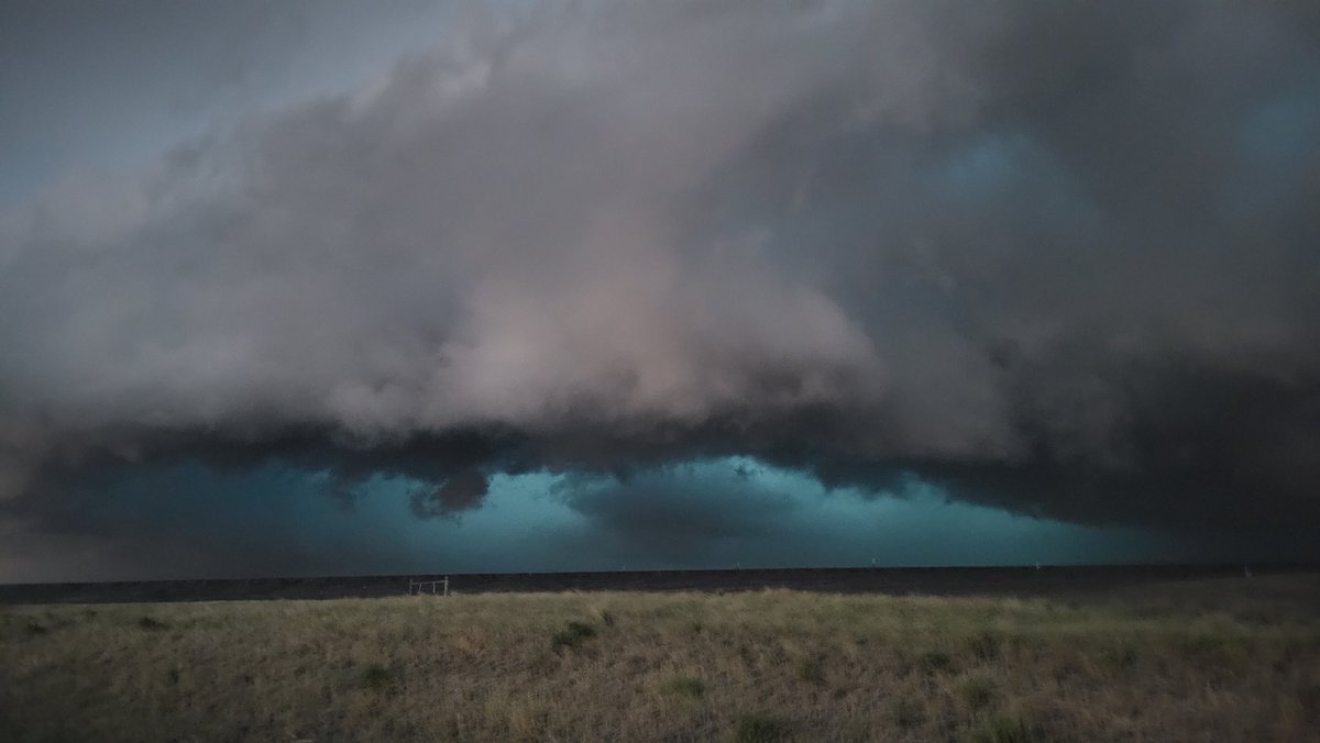 JohnOjeda6's tweet photo. 10 miles north of Roundup mt 
@NWSBillings @MillerRobson @Q2EdWeather https://t.co/mLIAAWDvyA