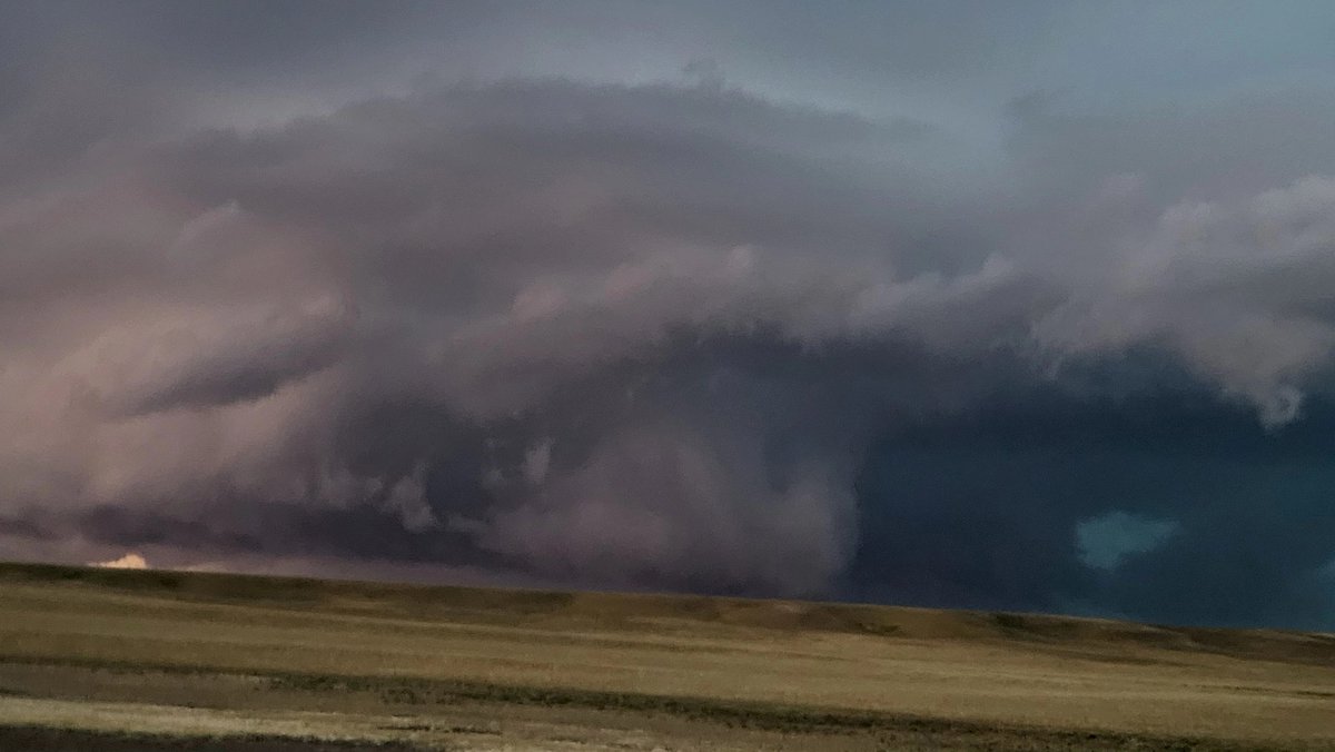 JohnOjeda6's tweet photo. 10 miles north of Roundup mt 
@NWSBillings @MillerRobson @Q2EdWeather https://t.co/mLIAAWDvyA