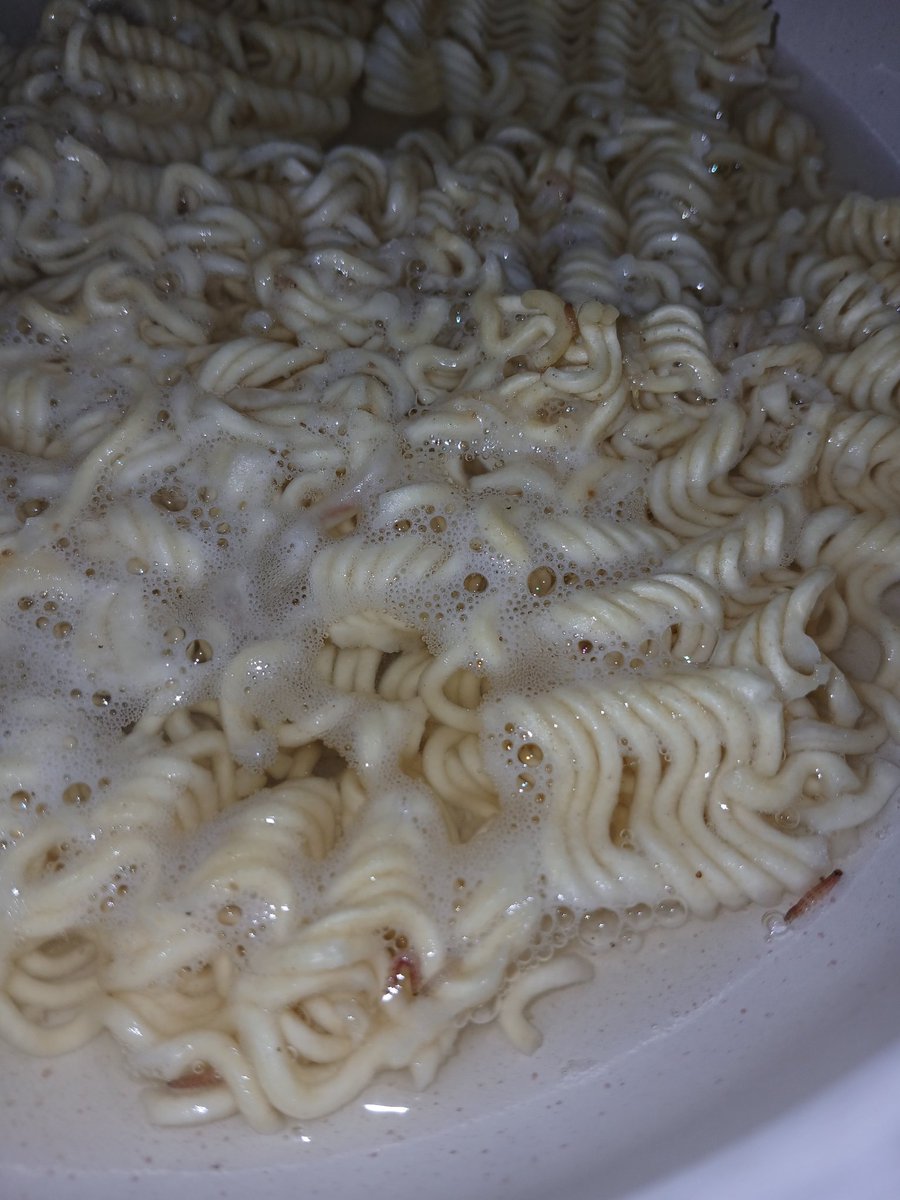 glossylau's tweet photo. FIRST TIME LOH MASAK INDOMIE ADA ULETNYA  😭😭😭 
@Indomielovers https://t.co/FjshcrIiJc