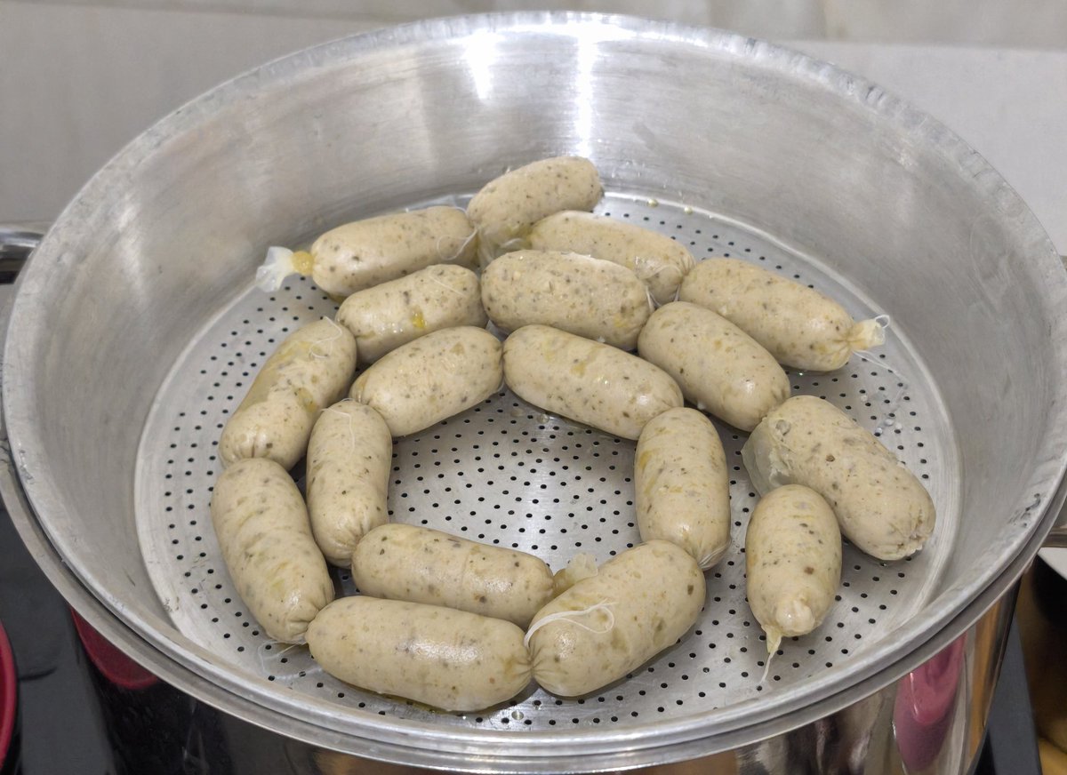 cran_bearry's tweet photo. @nottyrrbbyy @mbulina80 @ceritaboyyy Mjb nder. Ak pernah buat jg

Paha ayam 400gr
Minyak baput 2 sdm
Baput goreng 2 siung
Bawang bombai 1/2
Oregano
Baking powder 1/4 sdm
Putih telur 1
Es batu
Garam

Tapioka 2sdm

Pke kulit sosis ini, uk 18mm. Masukin adonannya agak susah. Better yg 22mm

🔗 https://t.co/wiyt5z2I5P https://t.co/0QGgnf7jJG
