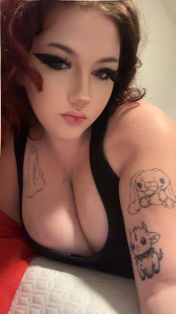 nsfwbitchbby's tweet photo. Who wants to cum ruin my pretty makeup I just did 
• 
•
•
•
•
•
•#nsfw #slut #nsfwcontent #daddy #puppygirl #petplay #eslut #daddysgirl #bi #wlw #doggy #fucktoy #bdsm #kinky #footfetish #paypig #femdomme #findom #chubby #biggirl #tummy #chubmaxxing https://t.co/WsOpmN2ZSC