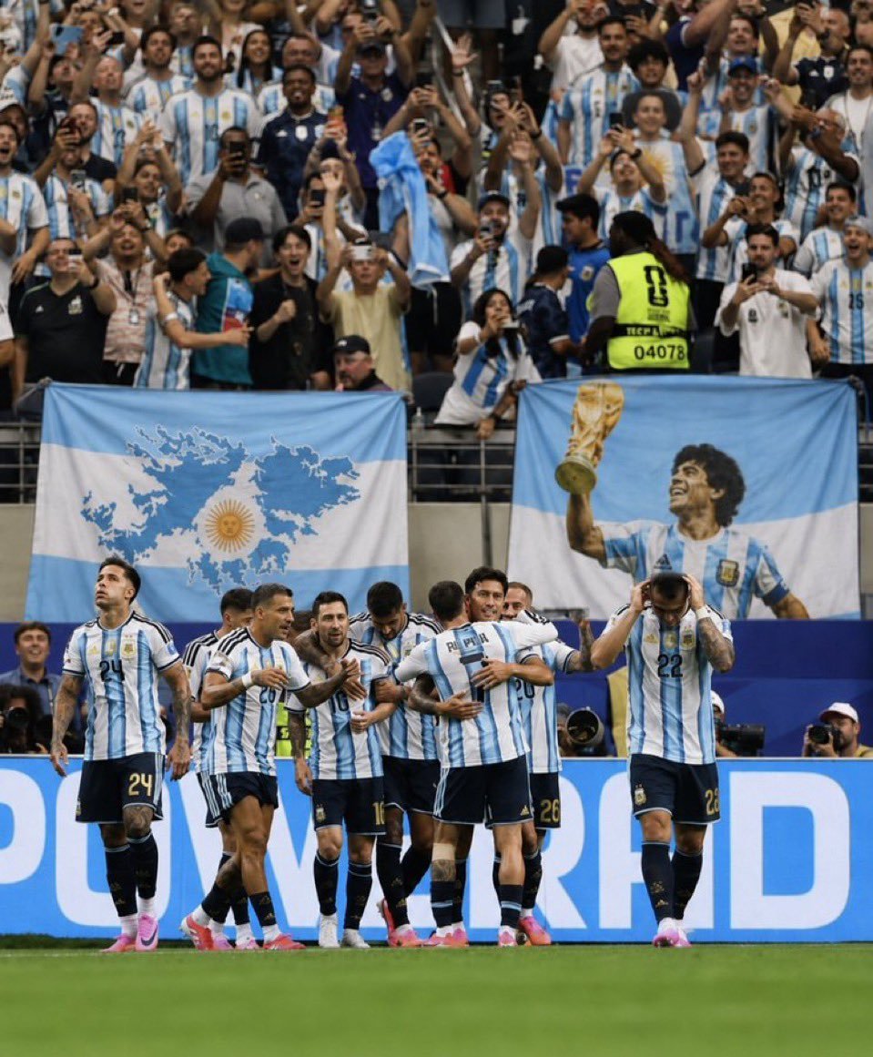 DePrimeraa's tweet photo. Jueguen por ustedes.
Jueguen por ellos.
Jueguen por nosotros. https://t.co/za3CmxIja6