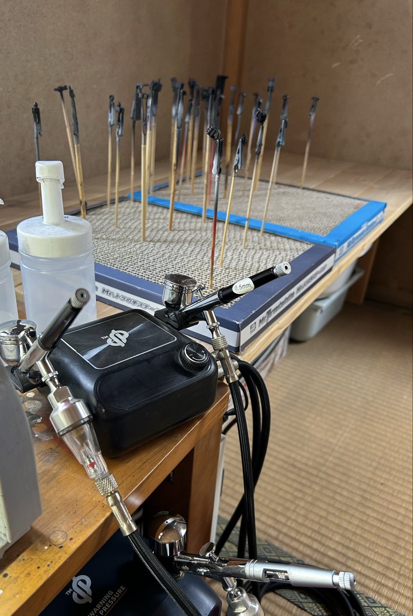 n000000ooon's tweet photo. 天気良くて、動ける時間があったので両腕のサフ吹きました☀️
指す場所が違うのは、塗装の時の色分け!
あと1ヶ月切ってるのが心配💧
DuoCubeは今日も好調でした!
QPのも合わせて、ハンドピースの掃除もしました😊
#ジオン建国記念ザクコラボ2026
#DuoCube https://t.co/h1QRfS6Cvb