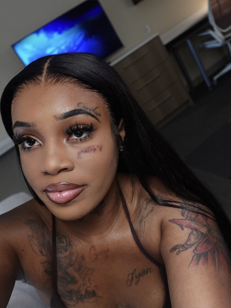 lilfyneshyt's tweet photo. A Face Worth Nutting On 😩😍 https://t.co/VbpKqyV4EO
