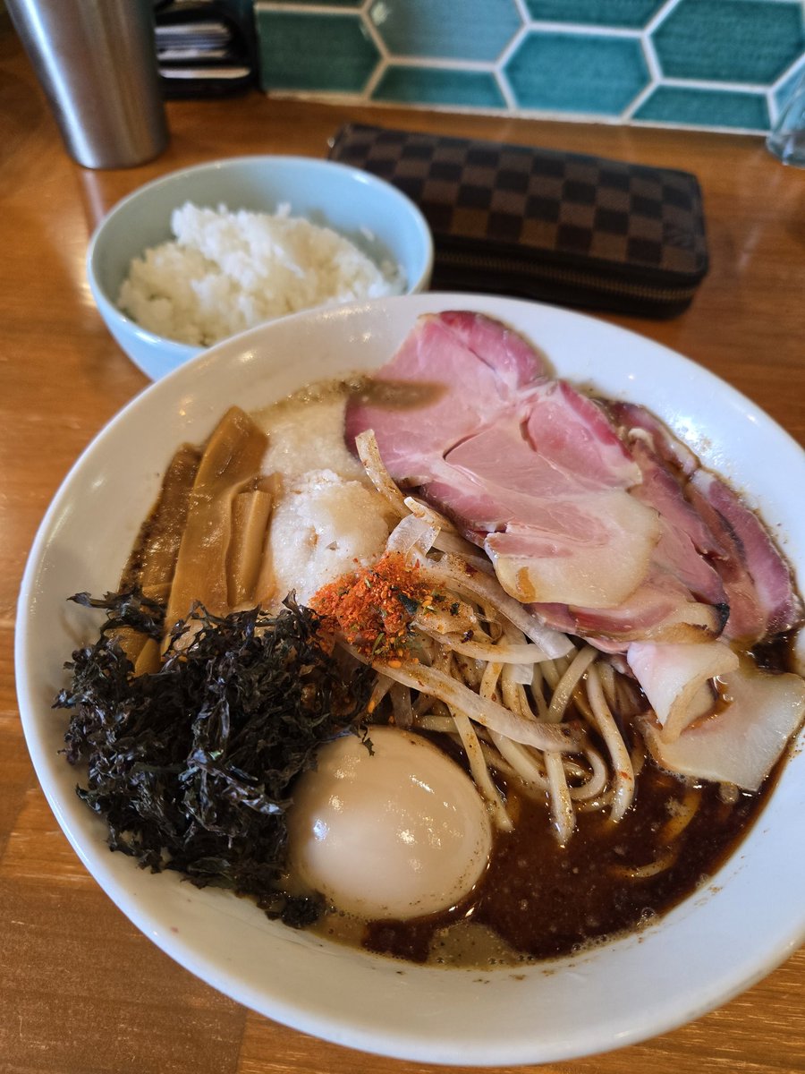 Sumity_labo's tweet photo. #拉麺mellow
#限定F
#辛い冷やしセメントとろろ添え的な一杯

緑区のピカソ作、名もなき限定Fは
今日も傑作だった…

エキセントリックなんだけど
実にロジカルな構成

今日、ラーメンが飲み物と知りました https://t.co/R6NOXAuxhC