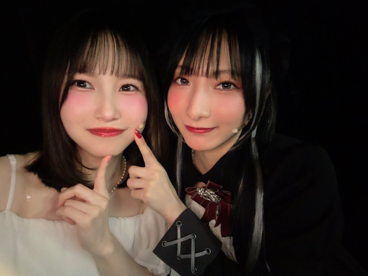 ma_akane1014's tweet photo. もうアーカイブ期間終わってしまったのに、まだ皆さんとのお写真が投稿しきれてない〜！😭

佐倉薫さん
花谷麻妃さん
星希成奏さん
集貝はなさん

沢山お話しできて嬉しかったな〜！みなさんお優しくて可愛い￼🤭
(あかね)
#デレミュ_オブザデット
#デレミュオブザデッド_観劇レポート https://t.co/ep5clDx7MC