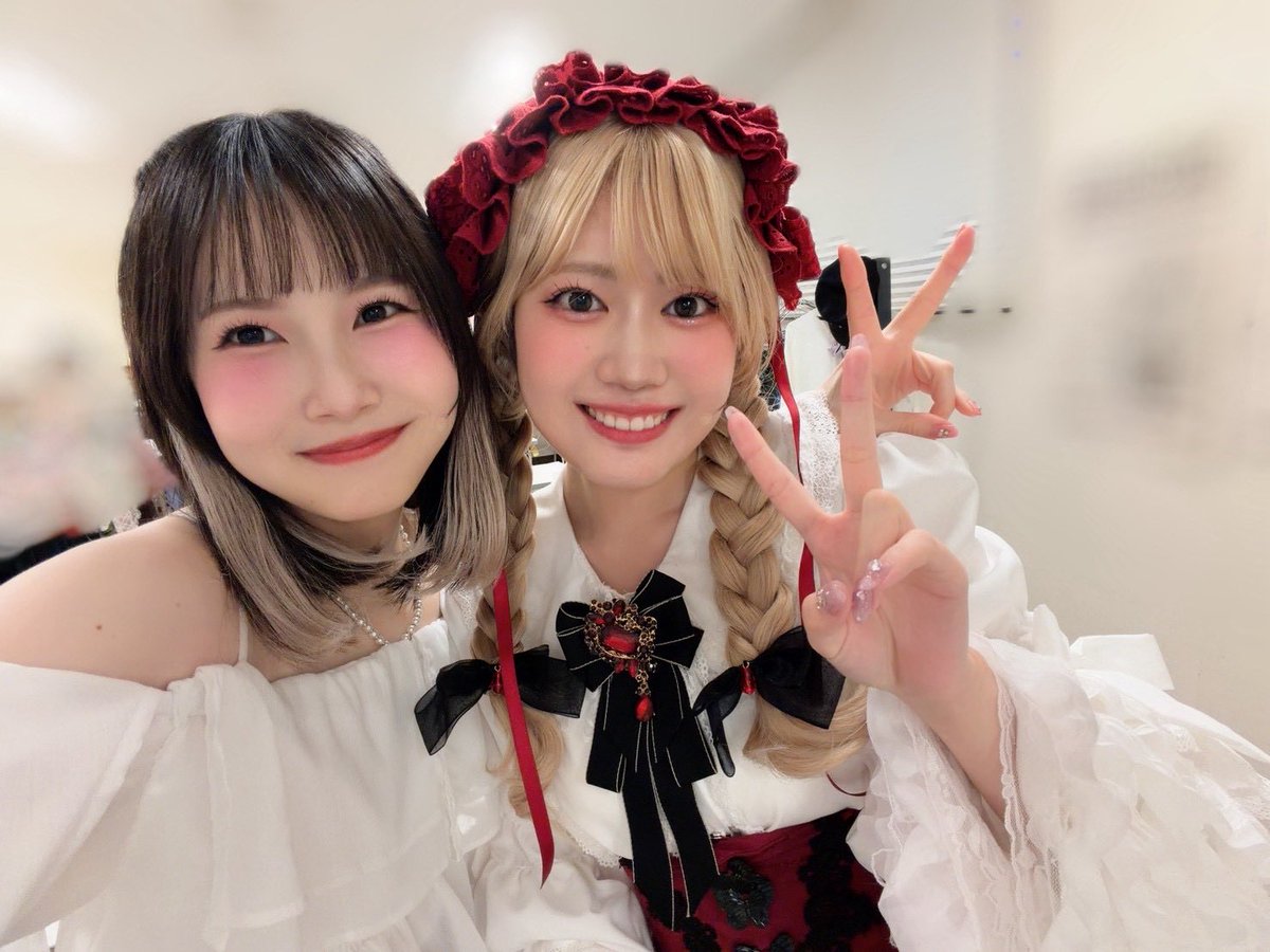 ma_akane1014's tweet photo. もうアーカイブ期間終わってしまったのに、まだ皆さんとのお写真が投稿しきれてない〜！😭

佐倉薫さん
花谷麻妃さん
星希成奏さん
集貝はなさん

沢山お話しできて嬉しかったな〜！みなさんお優しくて可愛い￼🤭
(あかね)
#デレミュ_オブザデット
#デレミュオブザデッド_観劇レポート https://t.co/ep5clDx7MC