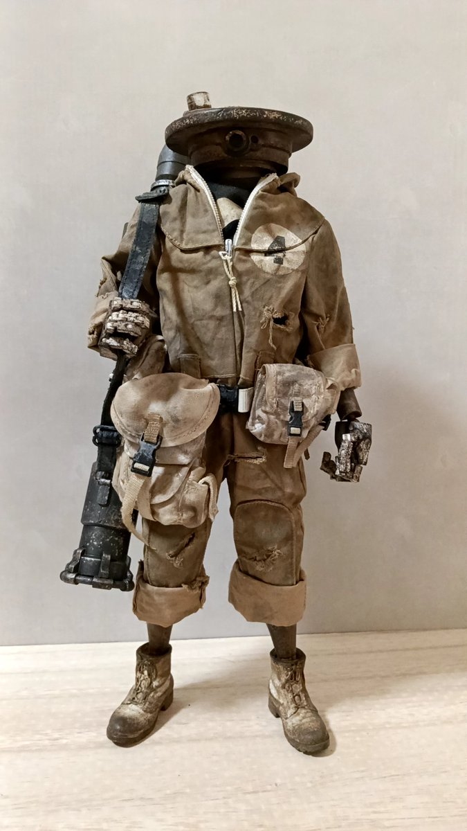 kon1940's tweet photo. メルカリのポイントで早速昨日お迎えしたThreeAのNo.4の為に武器を買い込みました。
元々付いてる此奴のポーチ類は収納の余裕がある造りで、「お好きにカスタムしてあげでねっ☆」というデザイナーの愛が感じられるのですよ！！(ﾟ∀ﾟ)
#ThreeA
#アクションフィギュア https://t.co/YmQu3pMImh