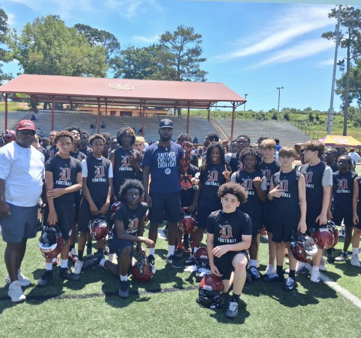 Braydenmann_1's tweet photo. Some pictures of Brayden Sedgwick and DPA WOLVES When we went to University of @TuskegeeUniv @CchStew @DothanWolvesFB #Alabama #3 https://t.co/pBipRqNYEV