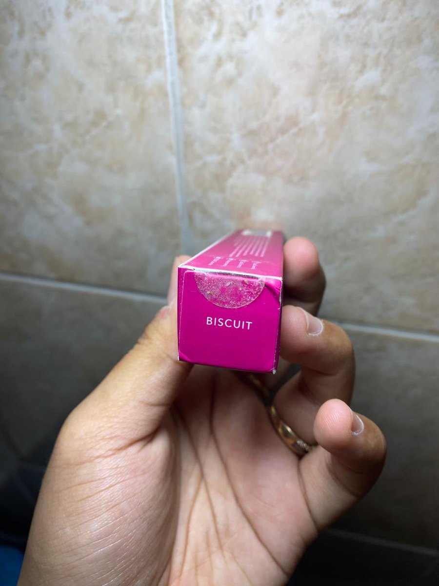 zulfaaaaenef's tweet photo. WTS CONCEALER ESQA SHADE BISCUIT 70k only bisa shopee https://t.co/57rIZGjHhi