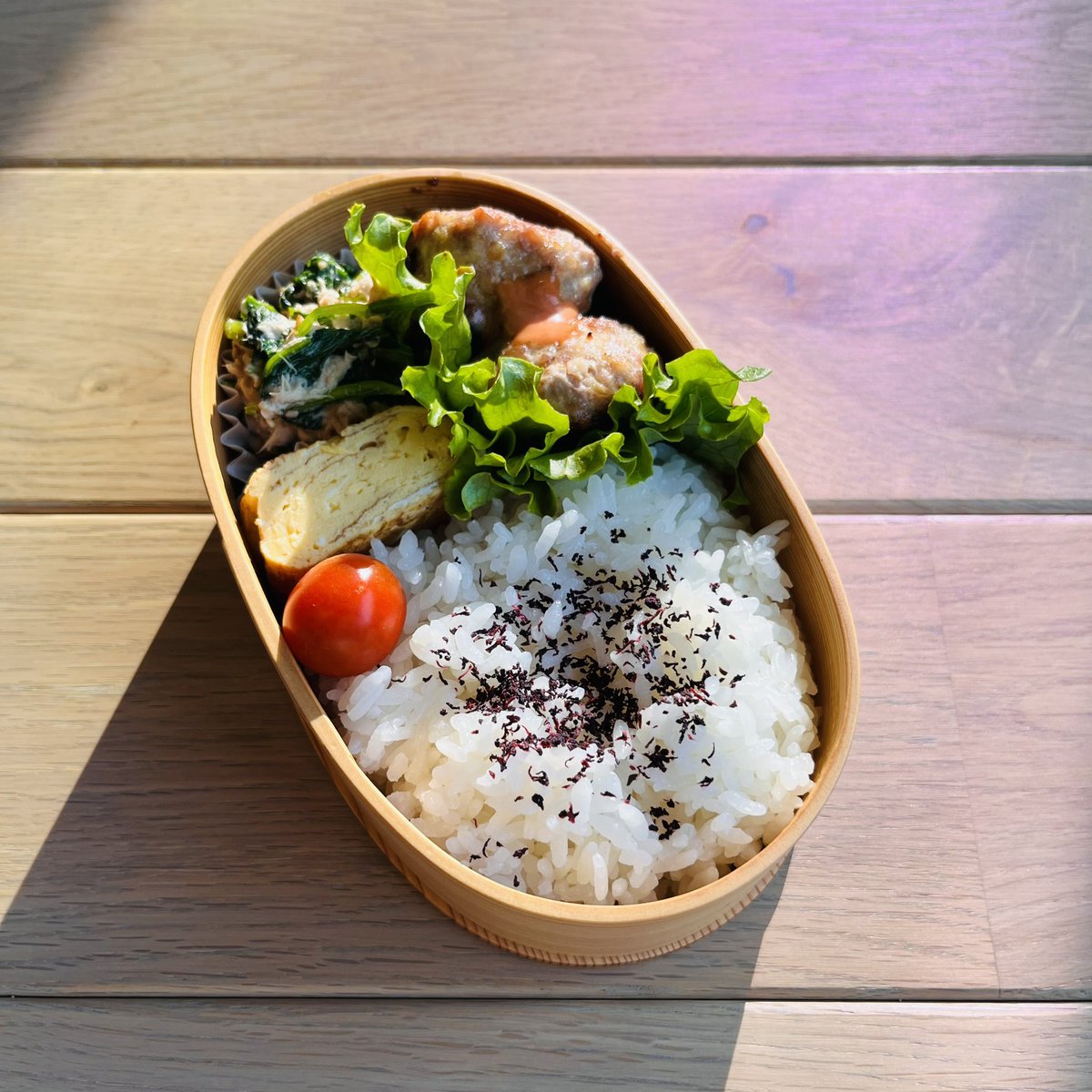 northfarm77's tweet photo. こんにちは😌
今日の #お弁当 です

※ハンバーグ
※たまご焼き
※ほうれん草とツナのマヨ和え
※ミニトマト
※フリルレタス

美味しかったです✨
#曲げわっぱ https://t.co/ljLEnqOg2T