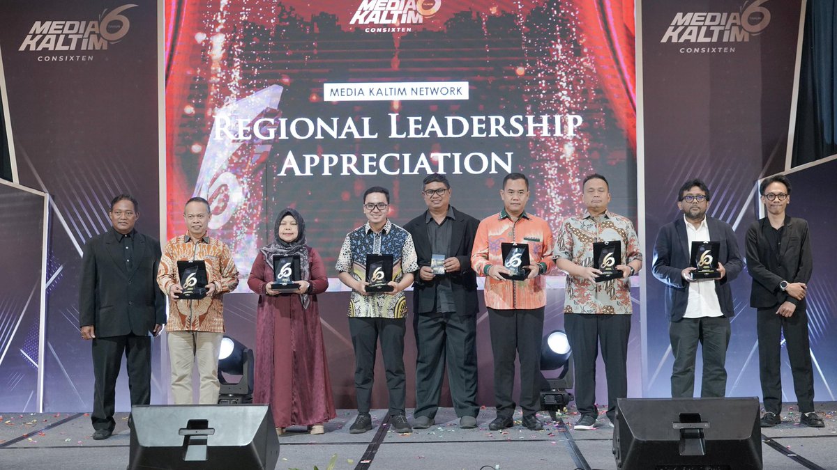 korem091asn's tweet photo. Sinergi Publik Diapresiasi, Danrem 091/ASN Raih Penghargaan di Media Kaltim Network Appreciation Night 2026
.
https://t.co/NRXLX2nnYo
,
#KodamVIMulawarman
#TNIAD
#TNIPrima
#IndonesiaEmas2045
#Korem091AjiSuryaNatakesuma
#PialaDunia2026 https://t.co/v5Kuof4Yiz