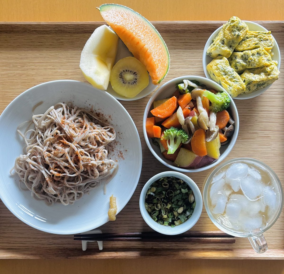 gomaneko2's tweet photo. 今日の自炊お昼ご飯は、お蕎麦 https://t.co/2gu9LxraLB