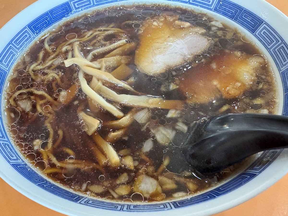 StdacYt's tweet photo. 山倉のラーメン王将
竹岡式ラーメンだよ…暇人ちゃん…
スープにキレがあって美味しかった✌️ https://t.co/oGLRBtAWz6