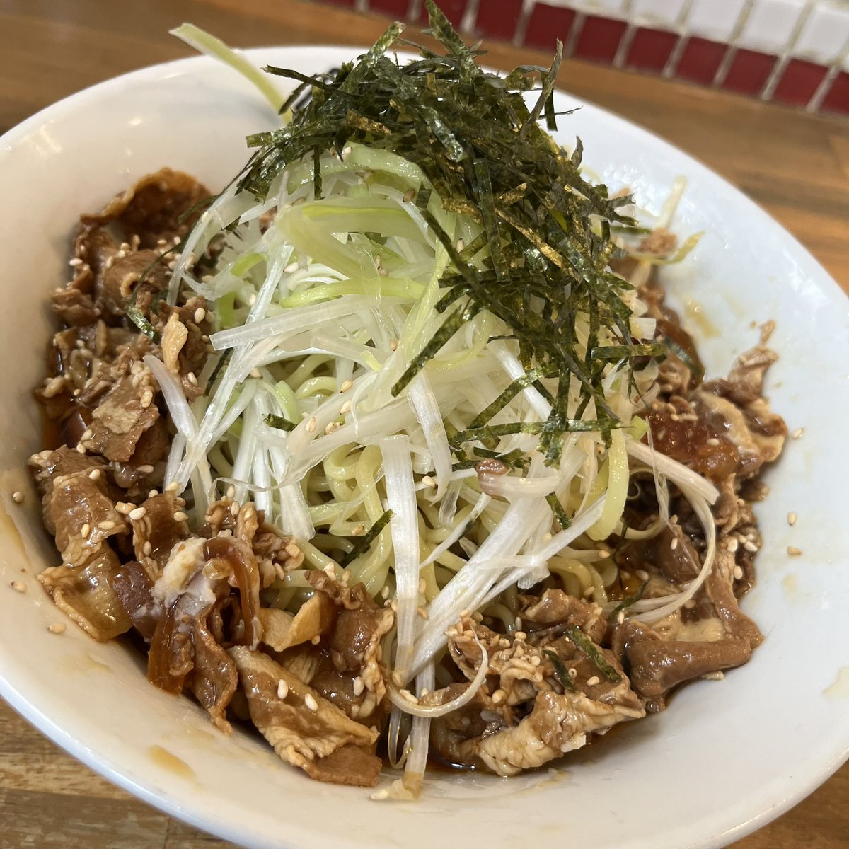 EYotti's tweet photo. 麺と飯ソウハチヤ

限定麺
肉玉冷やし辛そば　¥1000

#麺と飯ソウハチヤ
#ぼっち飯 https://t.co/Y507htiewW