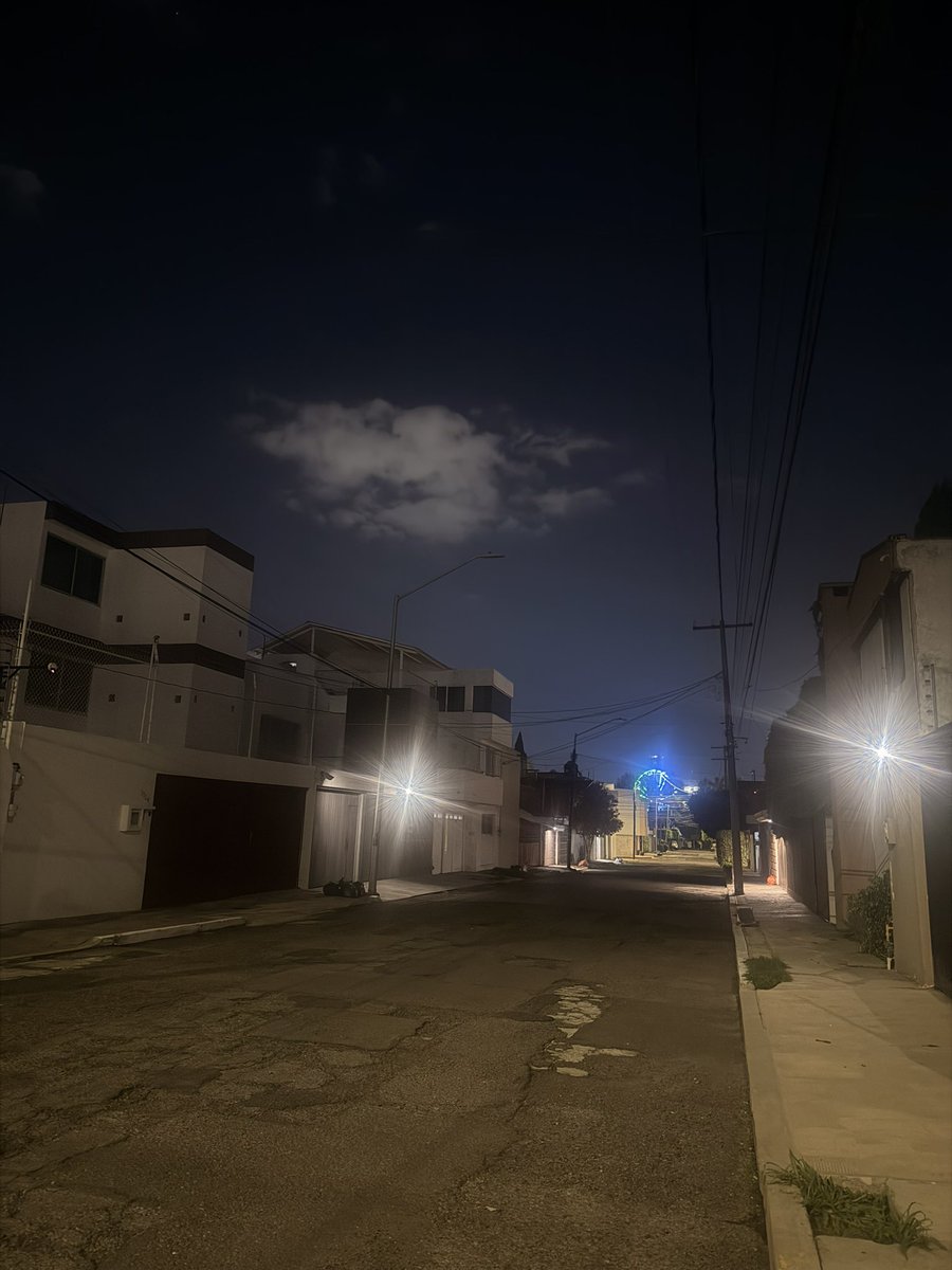 Rooll71's tweet photo. @Servicios_Pub @PueblaAyto @ClementeGomezM La calle sigue sin luces , urge #seguimiento https://t.co/D1kWnav17B
