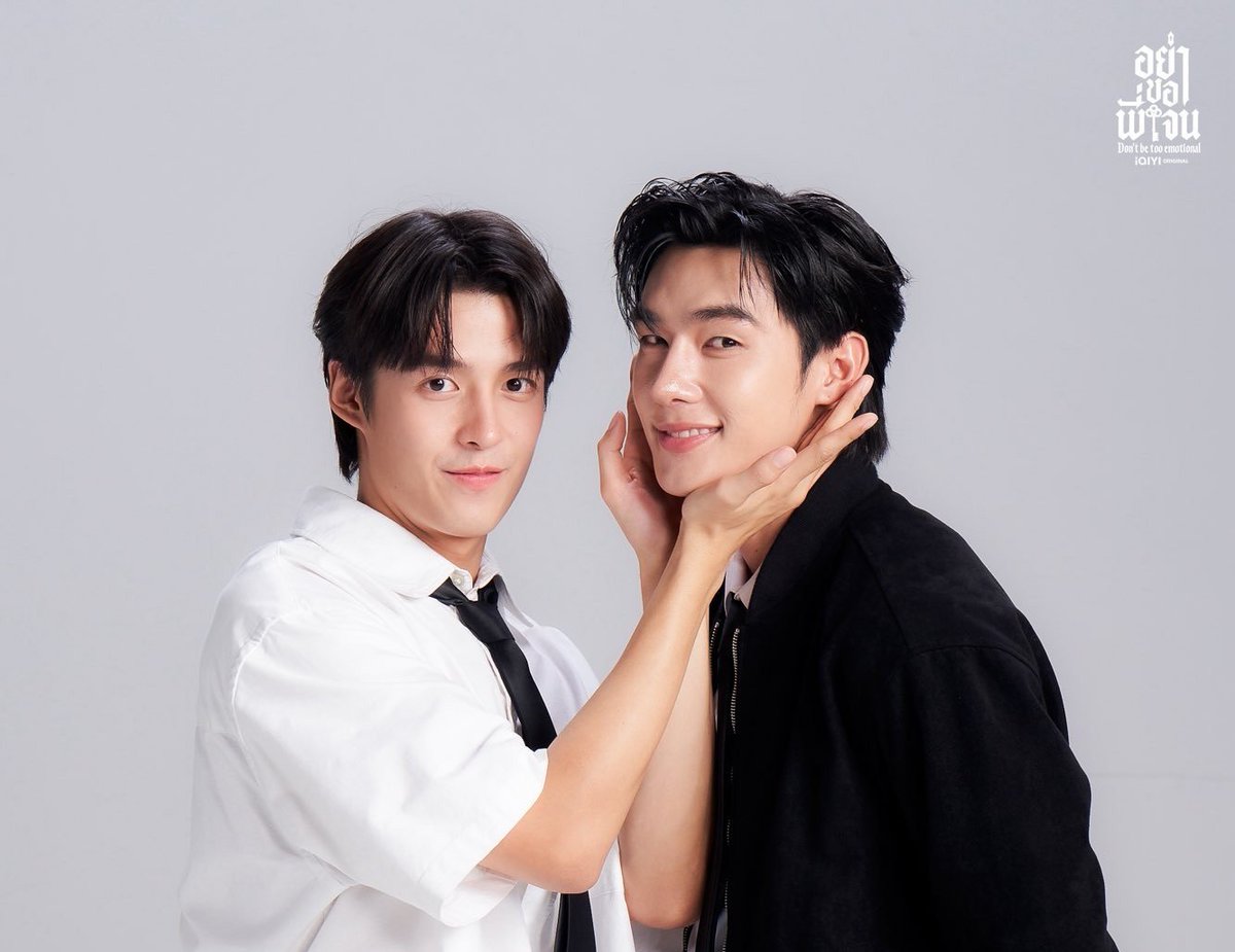 4J0JMe's tweet photo. จากภาพแซทนี้ดูยังไงก็หนีไม่พ้น ซีรีส์รักใสๆในรั้วมหาลัยฯแน่ๆ กุ๊กกิ๊กคอมมาดี้ชวนเขินสุดๆ เมื่อเชื่อลองไปดูกันได้ ออนมา3อีพีละ ฟรินจัด ทำเมาเหมือนกินโซจูกับหมูย่างอ่ะ https://t.co/3ueWmKbWrw