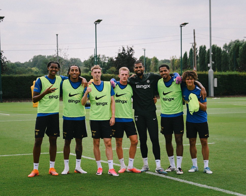 CFC_1905_310's tweet photo. 🚨🔵今日のトレーニング勝利チーム🏆

タイヨ・スブルヨエ、ジョアン・ペドロ、コール・パーマー、レジー・ワトソン、サンチェス、コルウィル、ランドン・エメナロ。【@ChelseaFC】 https://t.co/Qgb1MLHWPf
