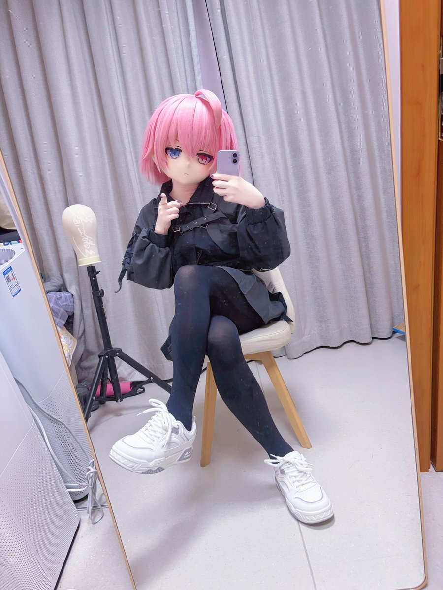NaphthNeko's tweet photo. 酷酷or哭哭
✧˚ · . ——💖—— . · ˚✧
🎭：@HeiBuNeko 
📷：@17FB3C5A 

#kigurumi #着ぐるみ #ブルアカ #小鳥遊ホシノ https://t.co/cPwE30QwvC