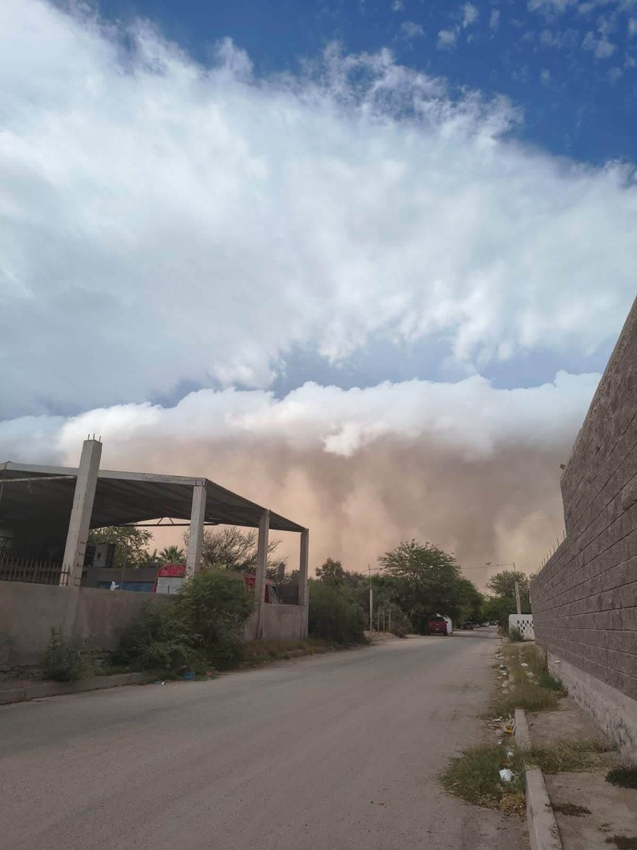 NubesMexico's tweet photo. creando una pared que puede avanzar varios kilómetros. 🇲🇽

📸 nopasanadamx / Tónichi, Sonora / Opinión Sonora / @Emeequis  @elalbertomedina Kino Ranch
📆 14 de julio 2026

#nubesmexico #tormentadearena #sonora #hermosillo #tormenta https://t.co/YKdvRYfecS