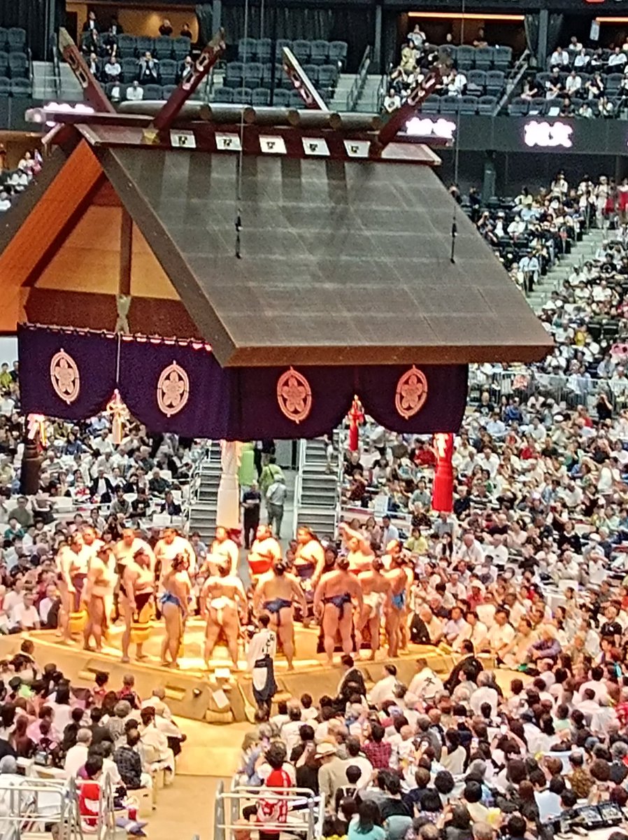 bumiosan's tweet photo. 今日は幕下以下では ＃隆晟 ＃中澤 ＃良安 ＃須山 ＃肥後ノ丸 #志��ノ海 ＃日向丸 の取組があり、現地で応援できて嬉しかった✨
志摩ノ海さんには特に声援が大きかった。皆んな期待してるんだね。絶対関取に戻って来てね‼️
＃木瀬部屋 ＃大相撲名古屋場所 https://t.co/wMicdr88oa