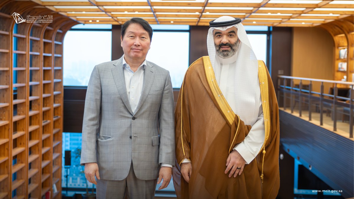 McitGovSa's tweet photo. H.E. Abdullah Alswaha @aalswaha met with Mr. Chey Tae-won, Chairman & CEO of SK Group, to discuss expanding collaboration in AI, semiconductors, data centers, and digital infrastructure, and to explore opportunities for investment and joint innovation that reinforce Saudi Arabia’s leadership in the digital economy and its position as a global hub for advanced technologies.
