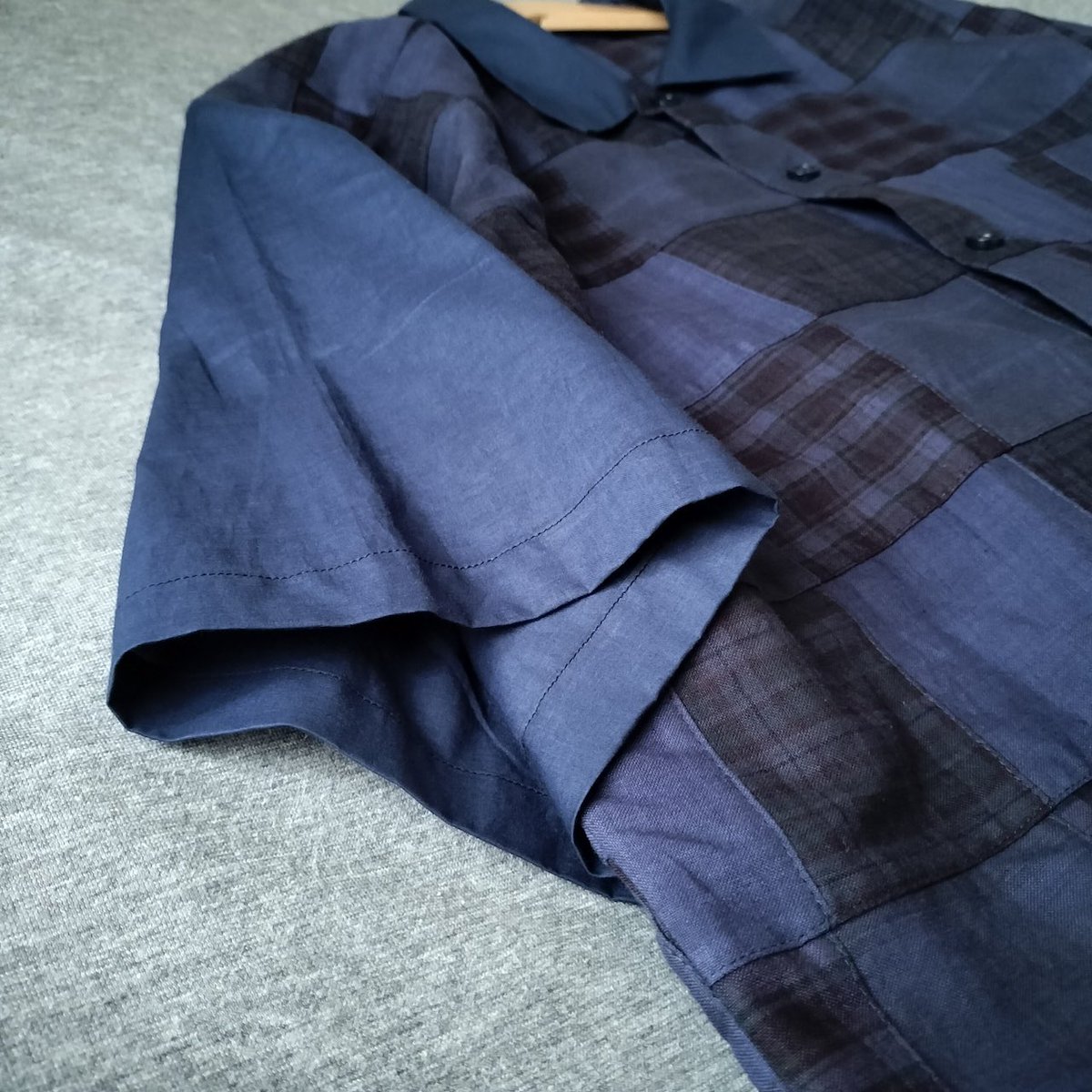 Denphalae0418's tweet photo. カジュアルシャツ【薄明】

夜と朝の狭間の薄明。

先が見えず、不安に呑まれそうな時に思い出す。

必要なのは光そのものではなく、
光があると信じられることだと。

薄明は、
闇と光が溶け合う心地よい世界。
#柄シャツ #個性的 #メンズファッション #ブランド https://t.co/hdUObNcJuV