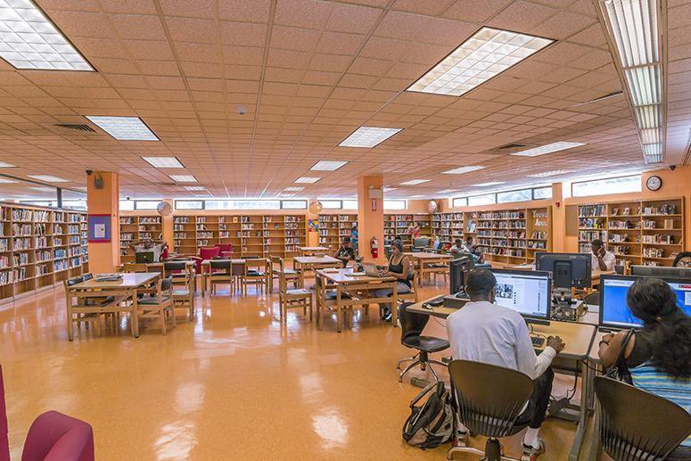 ErdleyWrightJr's tweet photo. I showed my sons Darius (12), Darian (11), and Dario (10) my childhood New York Public Library (@NYPL). They were amazed to learn that this is where I found, borrowed, and read a book called “Jurassic Park” before it became a movie! 📚🦕🦖 #NYPL #NYPLibrary #NewYorkPublicLibrary https://t.co/9IP66dNUCK