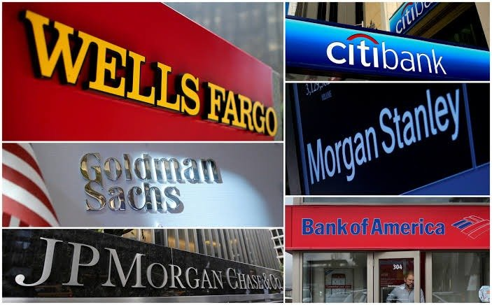 Xtrading99's tweet photo. موسم البنوك الأميركية بدأ بأرقام ثقيلة، لكن جودة الأرباح هي الزبدة.

JPMorgan سجل إيرادات مُدارة 58.02 مليار دولار في الربع الثاني، وربحية معدلة 6.14 دولار للسهم مقابل 5.85 دولار متوقعاً. النشاط الاستثماري والتداول كانا المحرك: إيرادات الأسواق +35% ورسوم الخدمات المصرفية الاستثمارية +30%.

Bank of America أيضاً تجاوز التوقعات: ربحية 1.21 دولار للسهم مقابل 1.13، وإيرادات 31.7 مليار دولار مقابل 30.72 مليار. هل تستمر شهية العملاء للأسواق والصفقات لتدفع بقية نتائج القطاع؟

#البنوك_الأمريكية #JPM #BAC #وول_ستريت