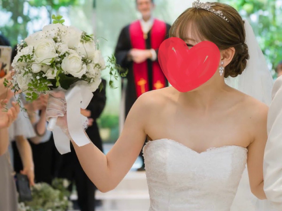 cherrrry_nkn's tweet photo. 先日結婚式のデータが届きまして！
後にも先にも人生で1番ビジュが良かった日です
カラードレスめちゃくちゃ気に入った🥹💚 https://t.co/m2hquzJhcL