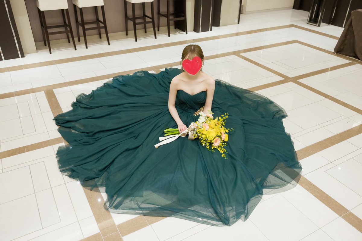 cherrrry_nkn's tweet photo. 先日結婚式のデータが届きまして！
後にも先にも人生で1番ビジュが良かった日です
カラードレスめちゃくちゃ気に入った🥹💚 https://t.co/m2hquzJhcL