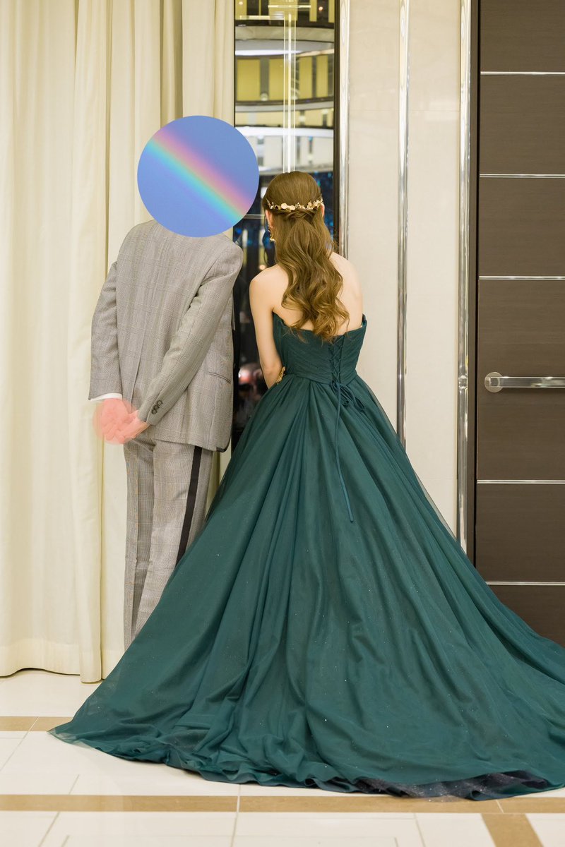 cherrrry_nkn's tweet photo. 先日結婚式のデータが届きまして！
後にも先にも人生で1番ビジュが良かった日です
カラードレスめちゃくちゃ気に入った🥹💚 https://t.co/m2hquzJhcL