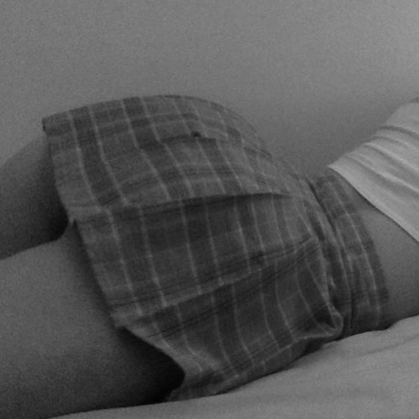 deerestgf's tweet photo. stop looking up my skirt perv !!

#nsfwtwt https://t.co/YkWBOlU4qR