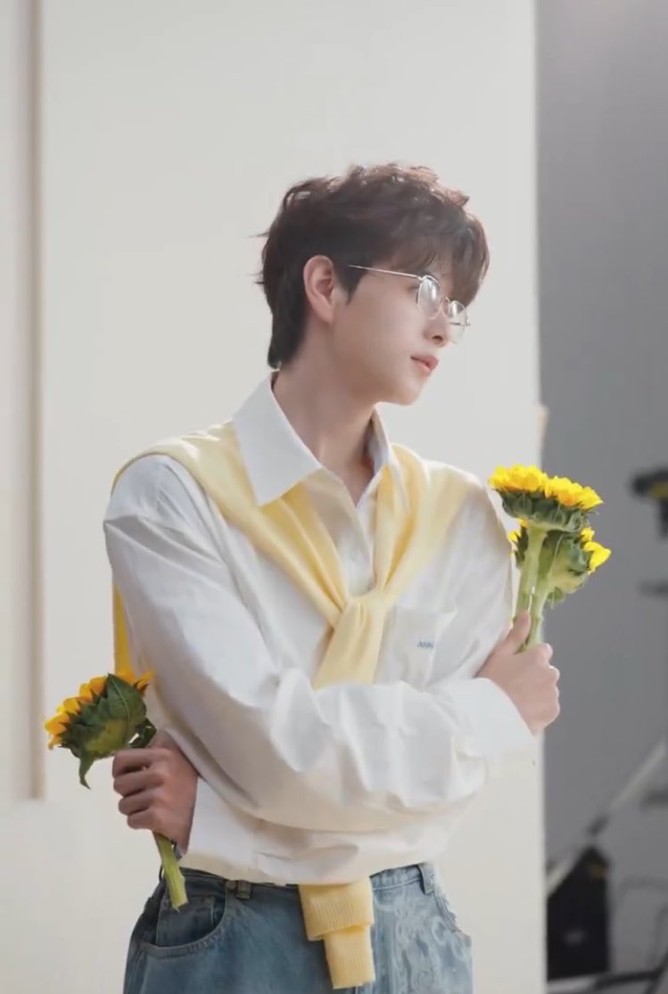 aydenelio101025's tweet photo. Xiao Chen is that you? we need this look in HD 😗 #aylio #lyusitong https://t.co/8h0LGbodCb