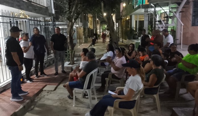 CanateDeivis's tweet photo. Gente sencilla 
Seguiremos trabajando por nuestra gente sencilla, siempre pensando en hacer el bien, siempre de la mano de Dios, siempre con la mente e ideas a otro nivel y de la mano de nuestro alcalde @AlejandroChar
@alcaldiabquilla https://t.co/IMTXR4Wtn7