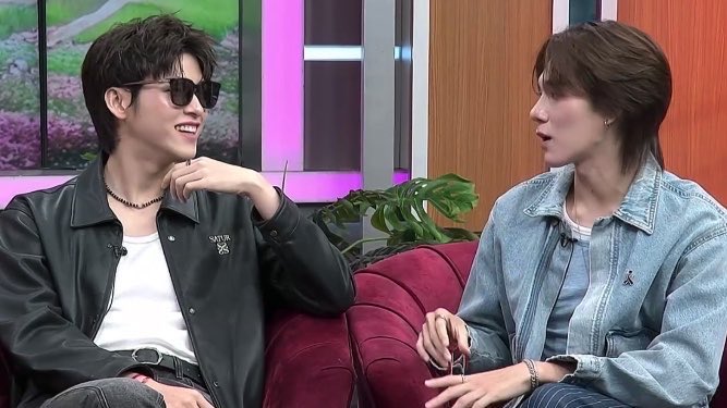 nn3abi's tweet photo. สกายใส่แว่นดำ จะได้ไม่รู้ว่ามองอะไร https://t.co/e2zIIVcmQE