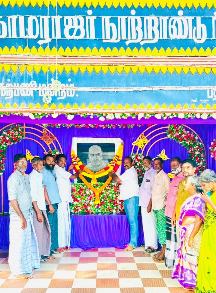 BOOTHALINGAMPI3's tweet photo. #பெருந்தலைவர்ஐயா #கர்மவீரர்-#காமராஜர் அவர்களின்124வது பிறந்தநாள் விழாவை முன்னிட்டு திட்டுவிளை  காமராஜர் பயணிகள் நிழலகத்தில் #அன்னாரின்திருவுருவ #படத்திற்குமாலை #அணிவித்து மரியாதை செலுத்தினேன்.. https://t.co/NOGt2LEzsZ
