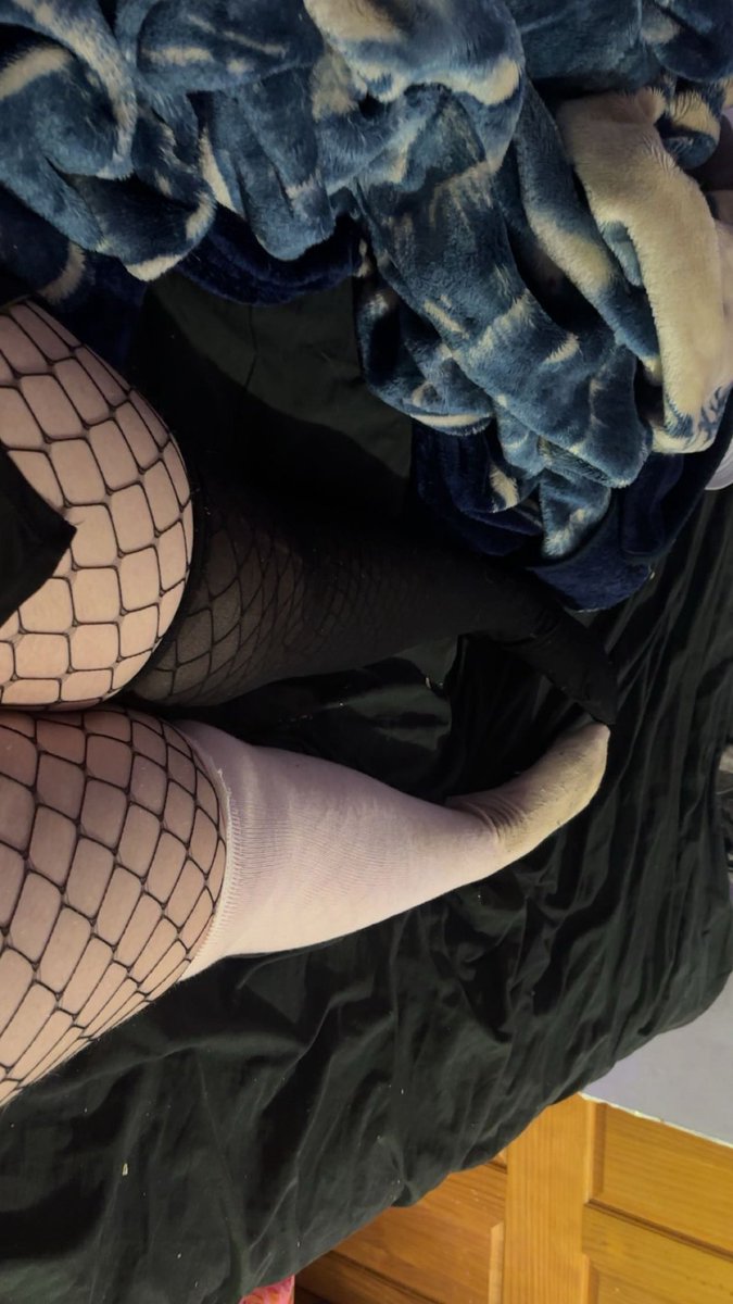 insanepuppygf's tweet photo. grip them, bruise them, cut them whatever you want :3 #nsfwtwtًً #thighpics https://t.co/Me4hzexipZ