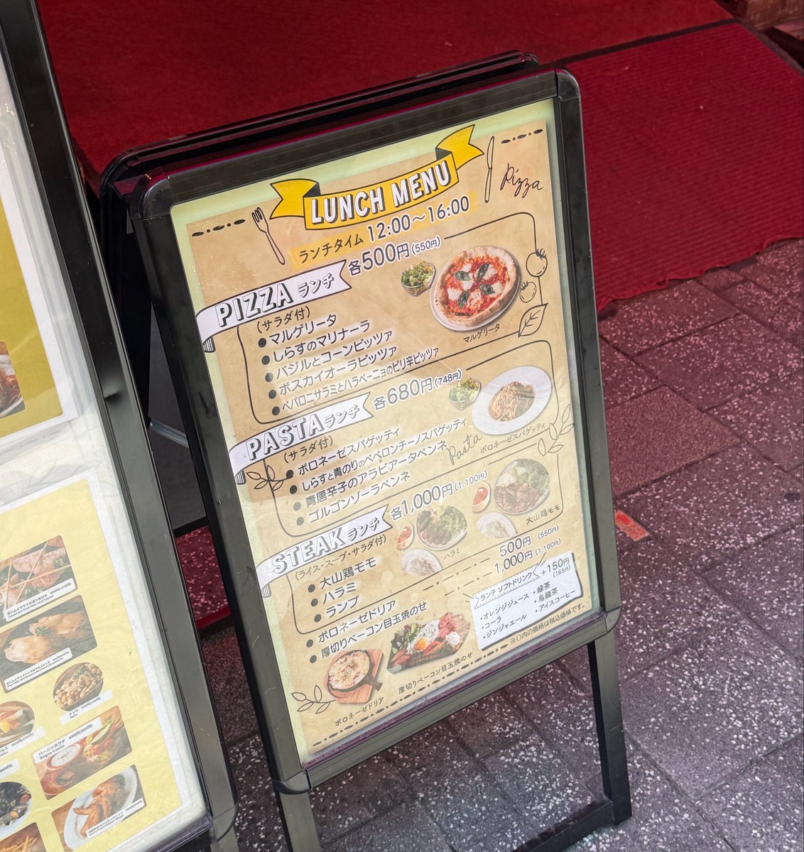 uenokuromon's tweet photo. 本日のランチは御徒町のFriendly Dining Bar🇮🇹柔らかくて美味しいハラミステーキがたっぷりで1100円、大きいピザも550円で脅威のコスパに大満足なランチでした🤤 https://t.co/w4PNnMDocx