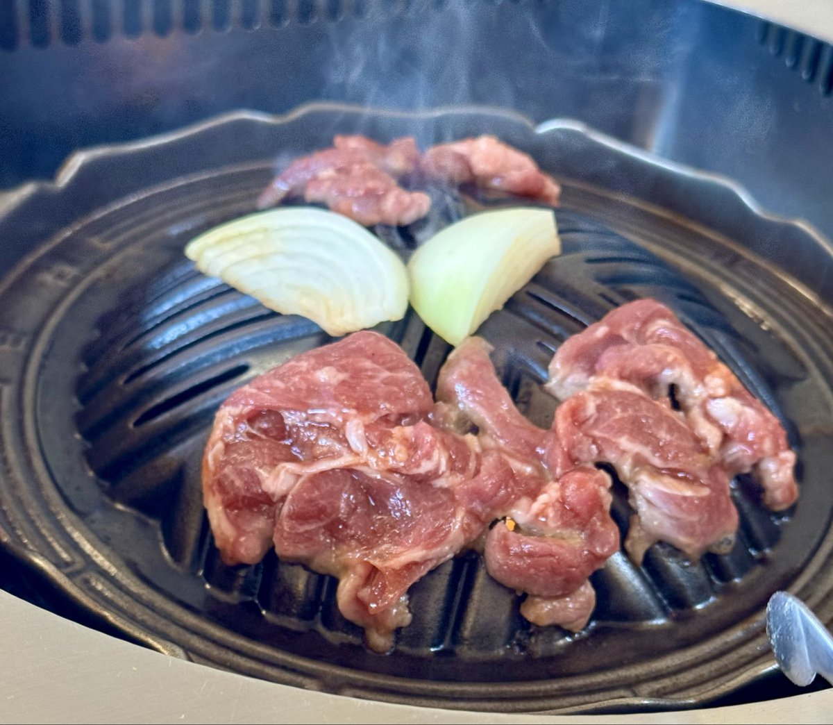 stray88cat's tweet photo. 【旅の思い出】
カンパーナ六花亭の白樺で食べたジンギスカン
ラーメン問屋の塩ラーメンと餃子
ホテルで買った美瑛サイダーといろはすハスカップ
青い池 https://t.co/bc6vxGx6vn