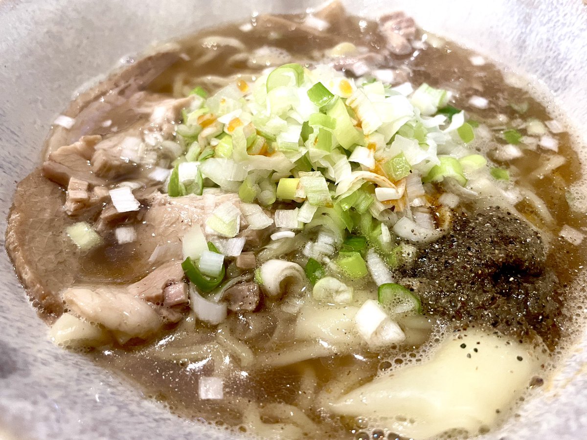 haiji_don's tweet photo. ラーメン凪のすごい煮干ラーメンを顆粒出汁だけで再現してみた🍜
混ぜるだけなので作ってみて🙌

⧉スープレシピ

水:350ml
煮干し粉:大さじ1 + 仕上げ小さじ1
中華あじ:小さじ1
醤油:大さじ1.5〜2
みりん:小さじ1
ラード:小さじ2

#ラーメン凪
#煮干ラーメン
#再現レシピ https://t.co/v0NqlDN43r