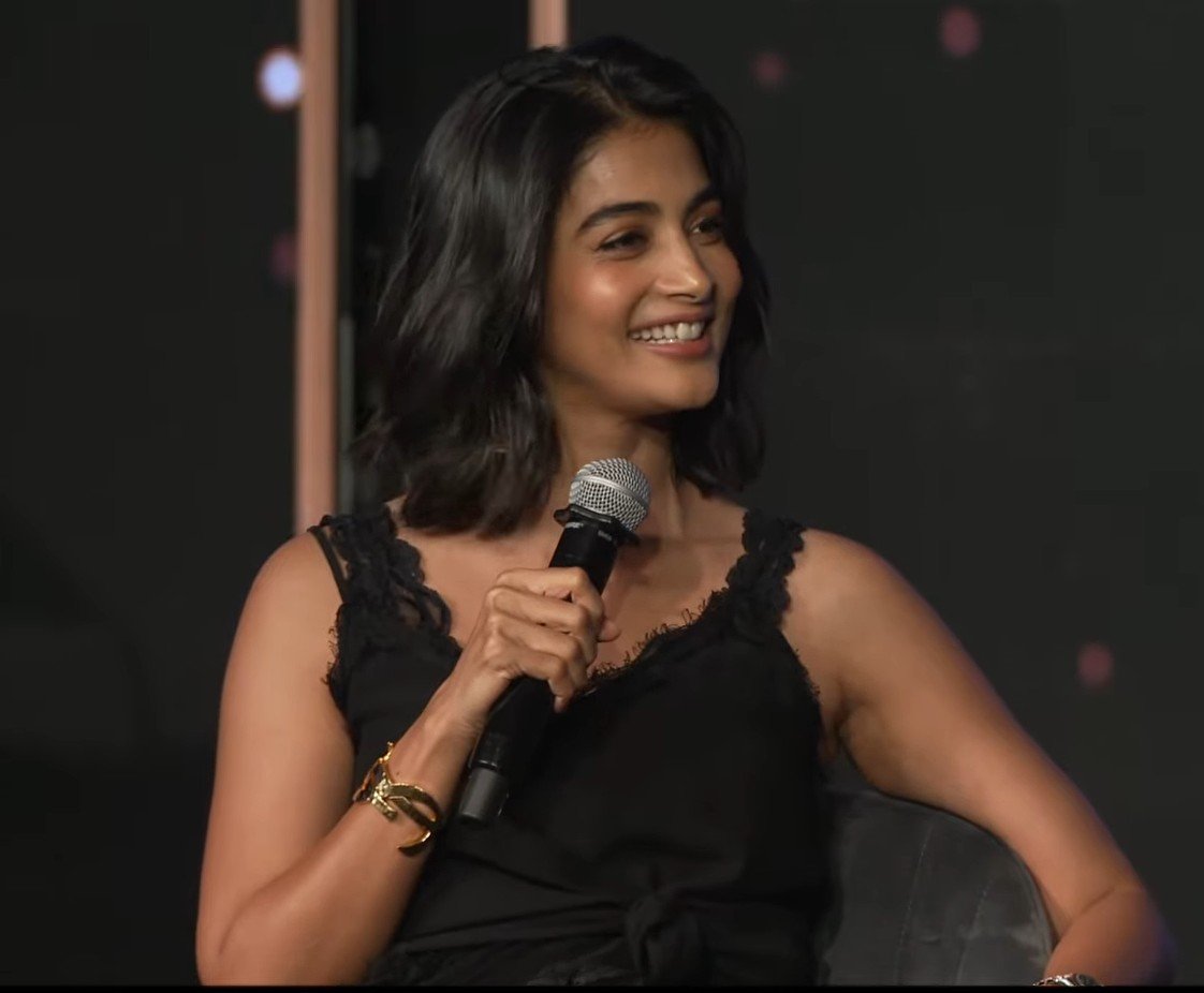 Movies4u_Officl's tweet photo. "Coming to #RamCharan .. he has a lot of energy."

- #PoojaHegde https://t.co/eYZk0Rdexr