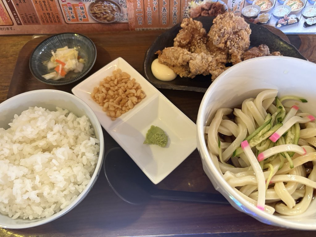 hiro10A's tweet photo. 宇都宮　肉汁うどん 作左ヱ門　唐揚げうどんセット https://t.co/mEUg5Tc31v