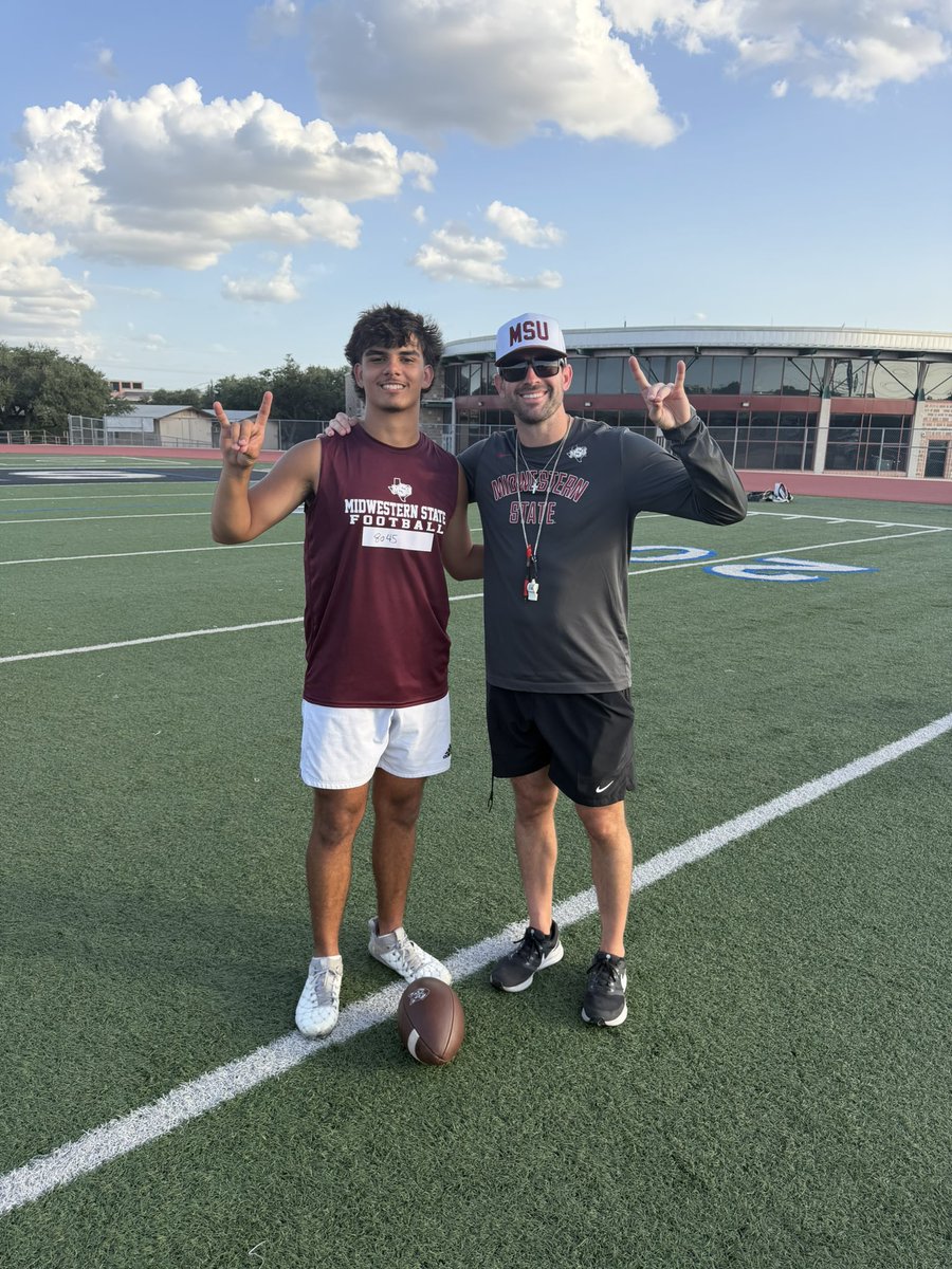TristanRTorrez's tweet photo. Thanks to Coach Renner, @CoachKirkBryant and the @MSUTexasFB coaching staff for coming down to San Antonio to host camp last week. It was a good night with some of my teammates out on the field as well. @NolanGBrown @Kelesolidum31 @CarterMuel21085 @jdzimmerhanzel @CoachThompsonFB @iam_alinedouard @DHSWolvesFB