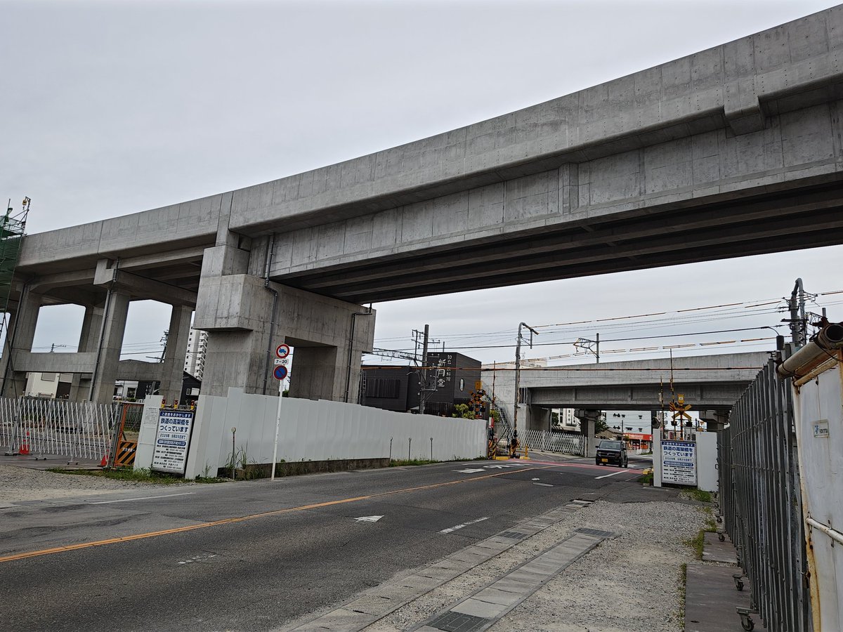 ri10cu's tweet photo. 7/12（日）
日帰り帰省したあと知立に寄り、三河知立駅から知立駅まで歩いて、三河線の高架橋が出来上がってきている様子を眺めてきました。

260712 https://t.co/JaX7KkbjWR