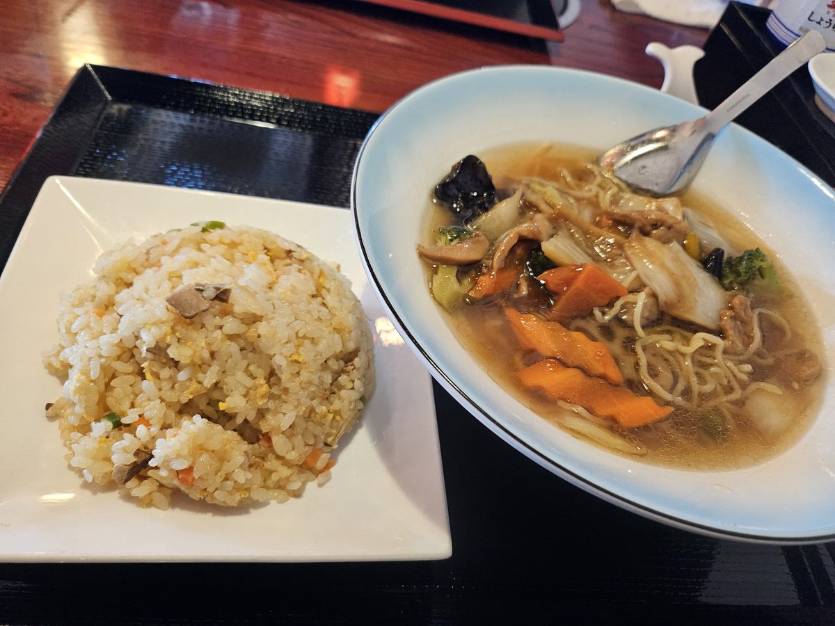 s58io19's tweet photo. ランチ
裾野市伊豆島田｢四季香｣さん
ランチのコスパいい😄
日替わり炒飯&amp;ラーメンランチ🍜
旨かった😋
ごちそうさまでした。
#ランチ
#ラーメン
#裾野市
#中華料理
#四季香 https://t.co/dwcbjwRSkM