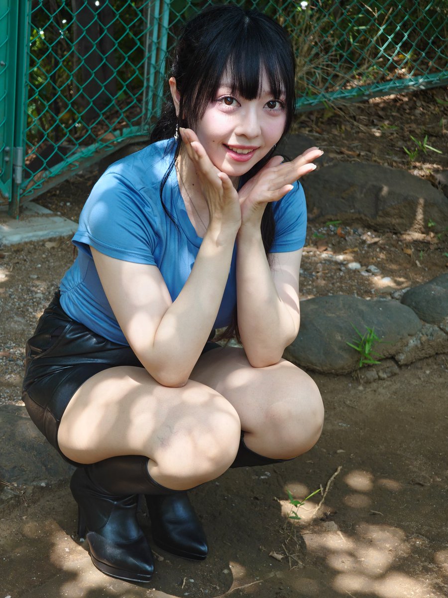 ty_joke's tweet photo. 山下沙織さん(@torinikusaorin)
7/14野外マシュマロ撮影会PartⅤ
#山下沙織
#マシュマロ撮影会 
#レザーコーデ
#レザーショーパン
#ロングブーツ
#脚線美
#ポートレート https://t.co/DyW66A7FSq