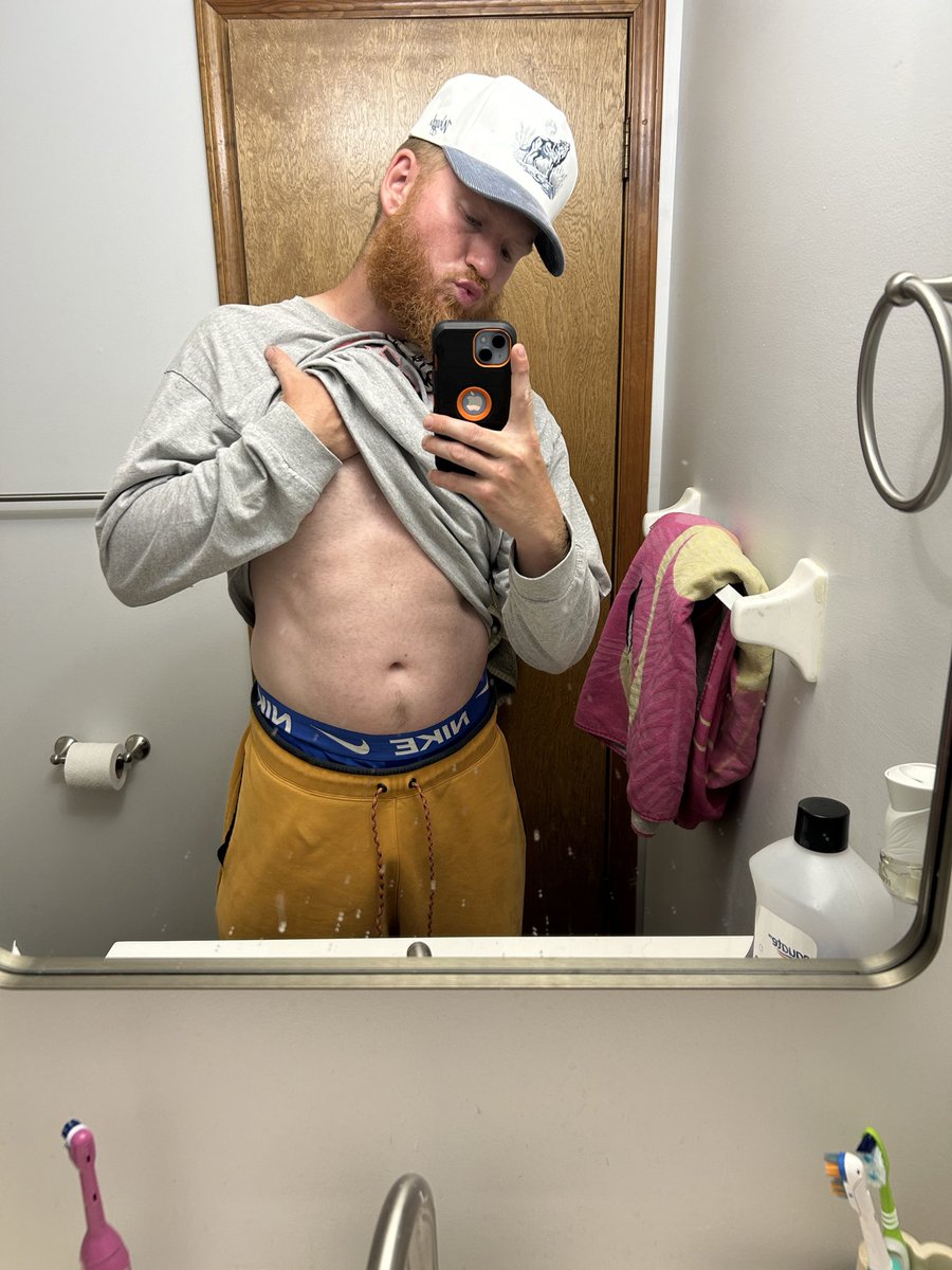 MateoElToro's tweet photo. Tough life being a ginger lol https://t.co/rACj8Ielu2