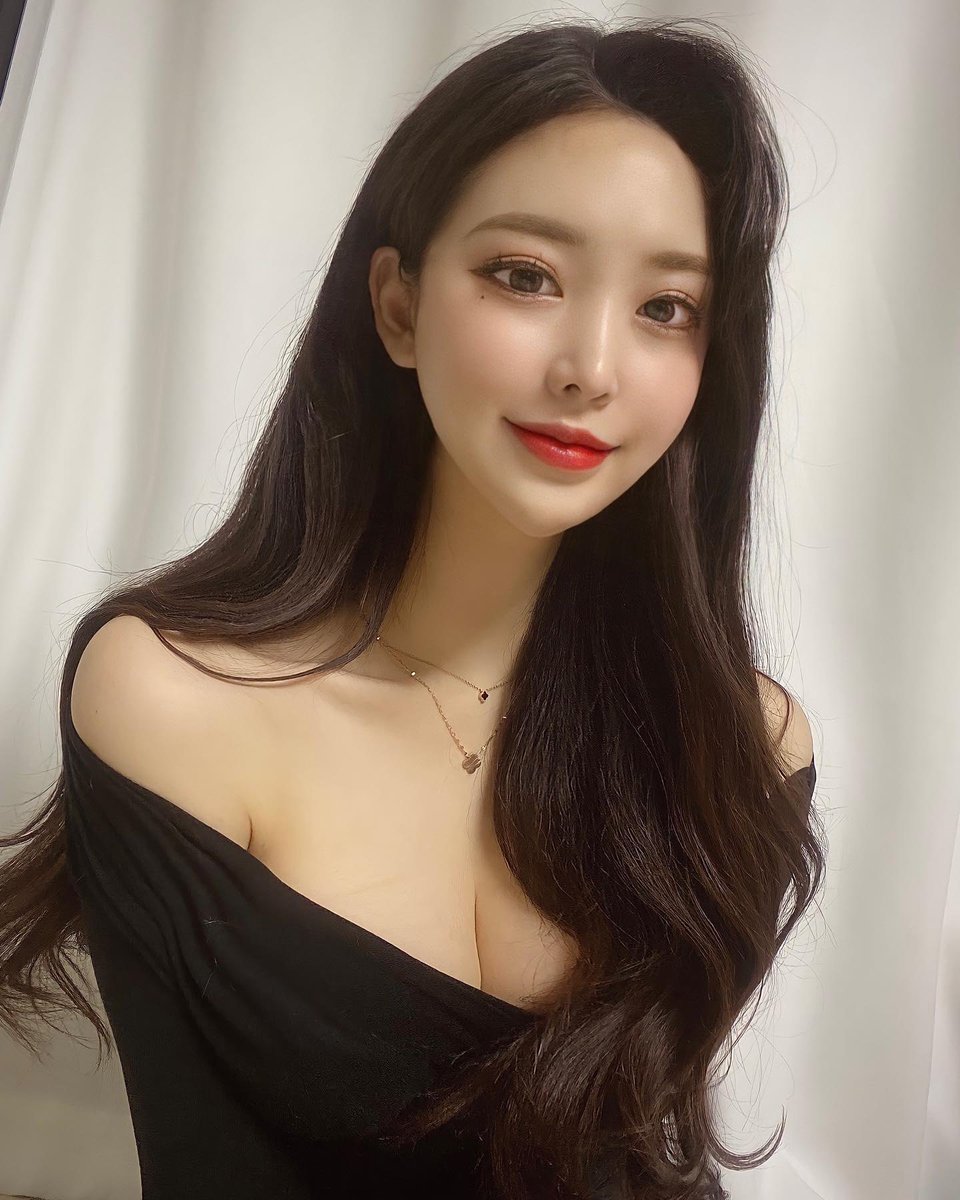 netdkwk1's tweet photo. 🐈‍⬛🍏가시가 있는 장미보다 저녁이슬을 머금은 박꽃처럼 청순하고 순박한 이미지입니다. ^^》라인 hz2588
#호구  #시오  #가슴  #섹트팁 https://t.co/qbLaP474Ho