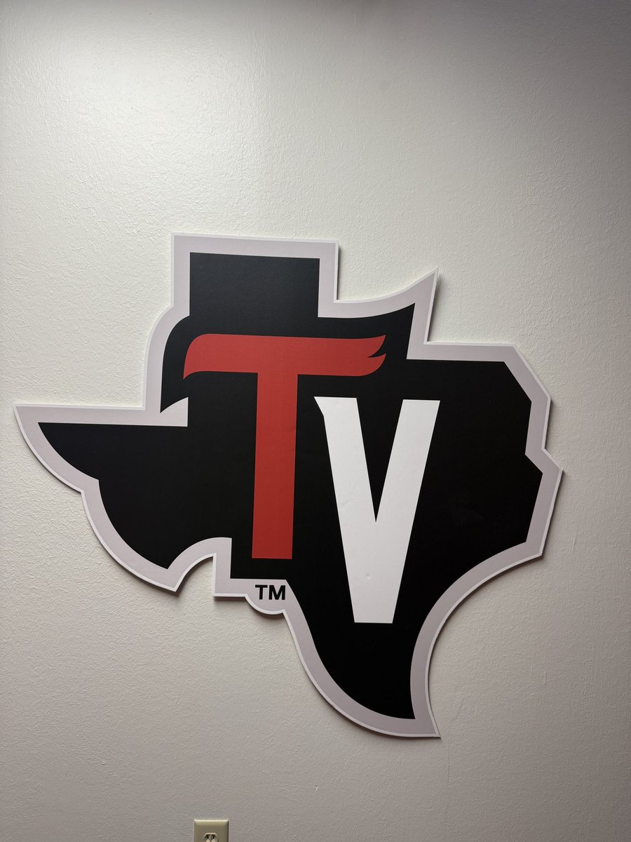 kaylinheuitt's tweet photo. I had such a great time at the @TVCCSoftball camp today! The campus tour was great too. Thank you @CoachMariaWinn for showing us everything. Thank you @LuisSalas_3 and @KelseyBernhardt as well as players and alumni. Canβt wait to be back!
#agtg #triplethreat #speeddontslump #BeTheImpact #GoldBlooded #classof2028 #softball
@IG_National2728 @Randy_Ocho_Cero @jazzvesely @ImpactGoldOrg @QBooker22 @JSchultz55
